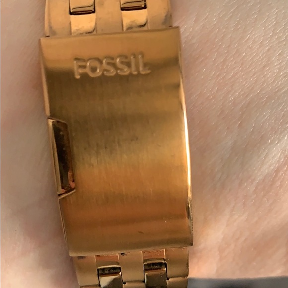 Gold Fossil Watch - Picture 3 of 4